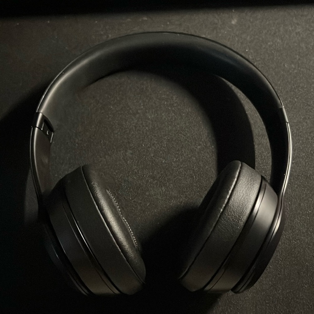 Lightly used Beats solo 3